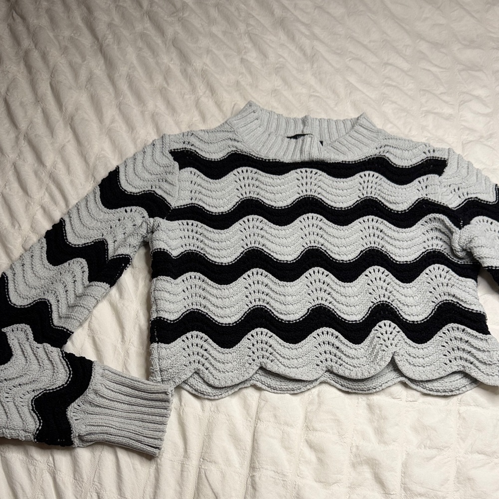 Forever 21 Gray and Black Wave Knit Sweater